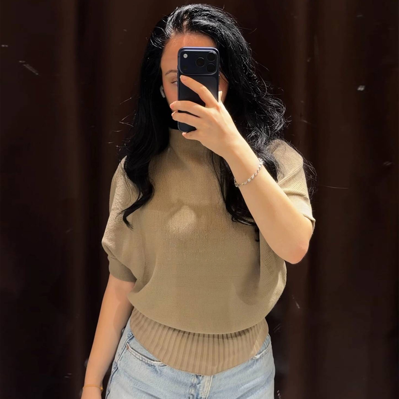 女性用、クロップド丈のリブ編みベスト。エレガントでスリムなシ - Tank Top Ribbed のレビューと価格