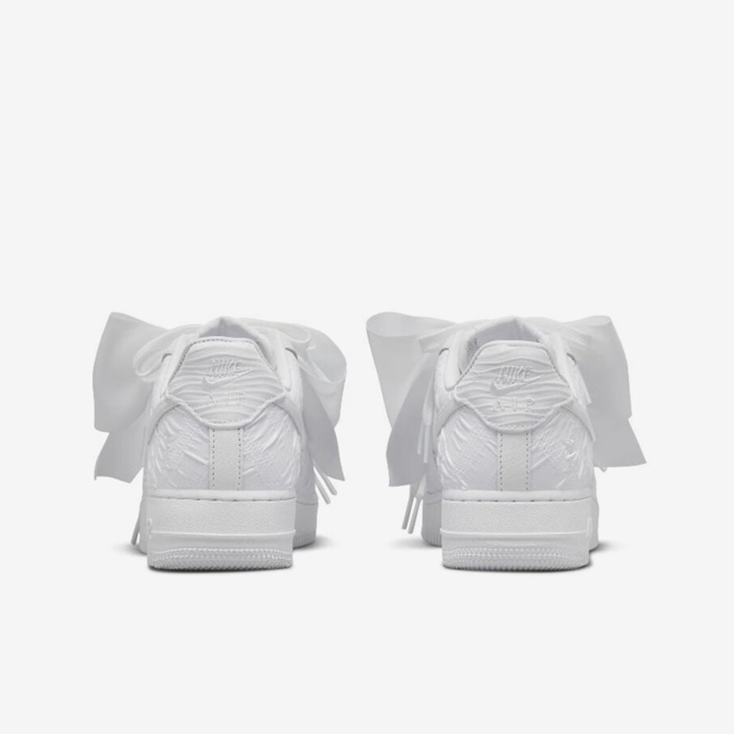 ナイキ純正エアフォース1 レディース ボウ ファッション カ - Nike Shoes Air Force 1 のレビューと価格